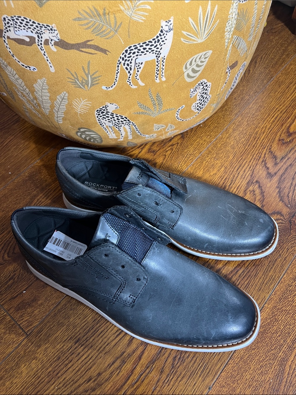 (WHOOPS!) Rockport Total Motion Sport Dress Plain Toe Oxford CH9463
Men’s 8M